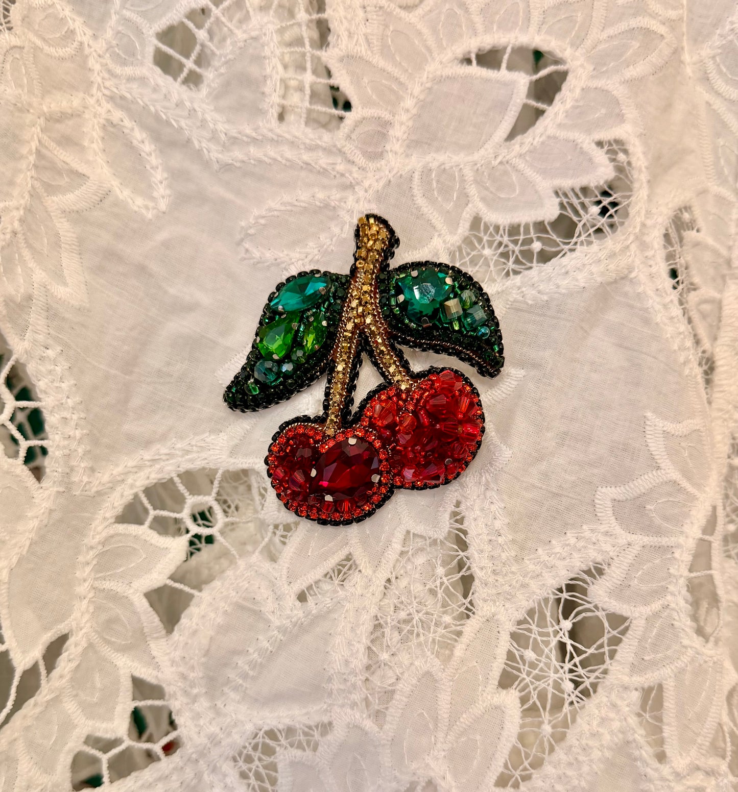 Broșă Red Cherries