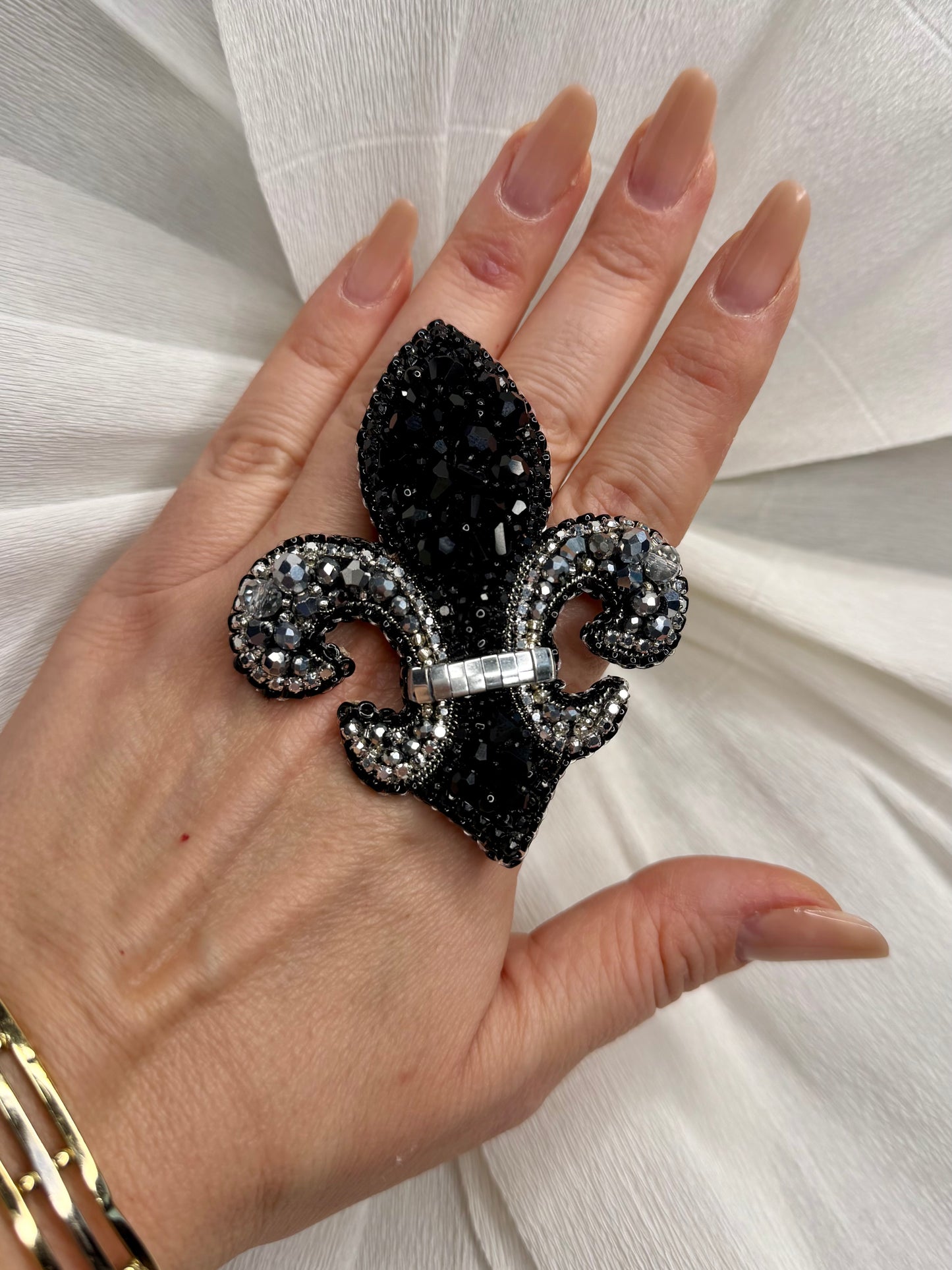 aBroșă Fleur de Lis Mărțișor