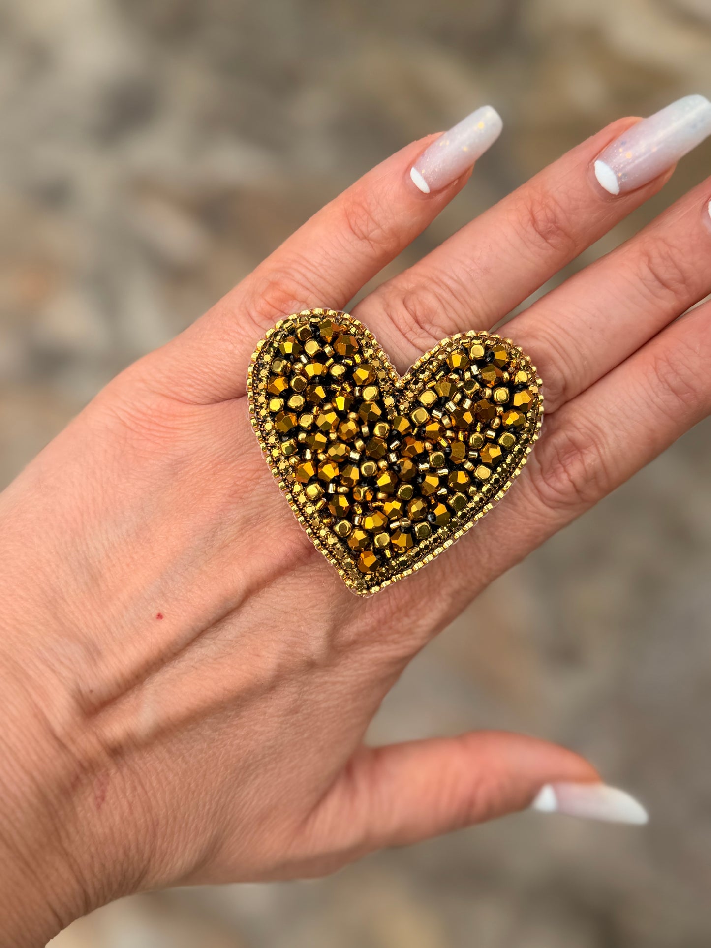 aaaBroșă Golden Heart