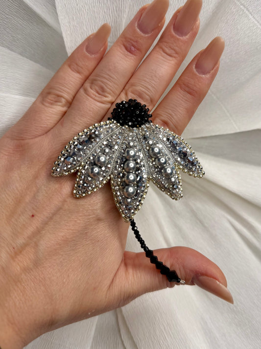 aBroșă Icy Daisy Mărțișor