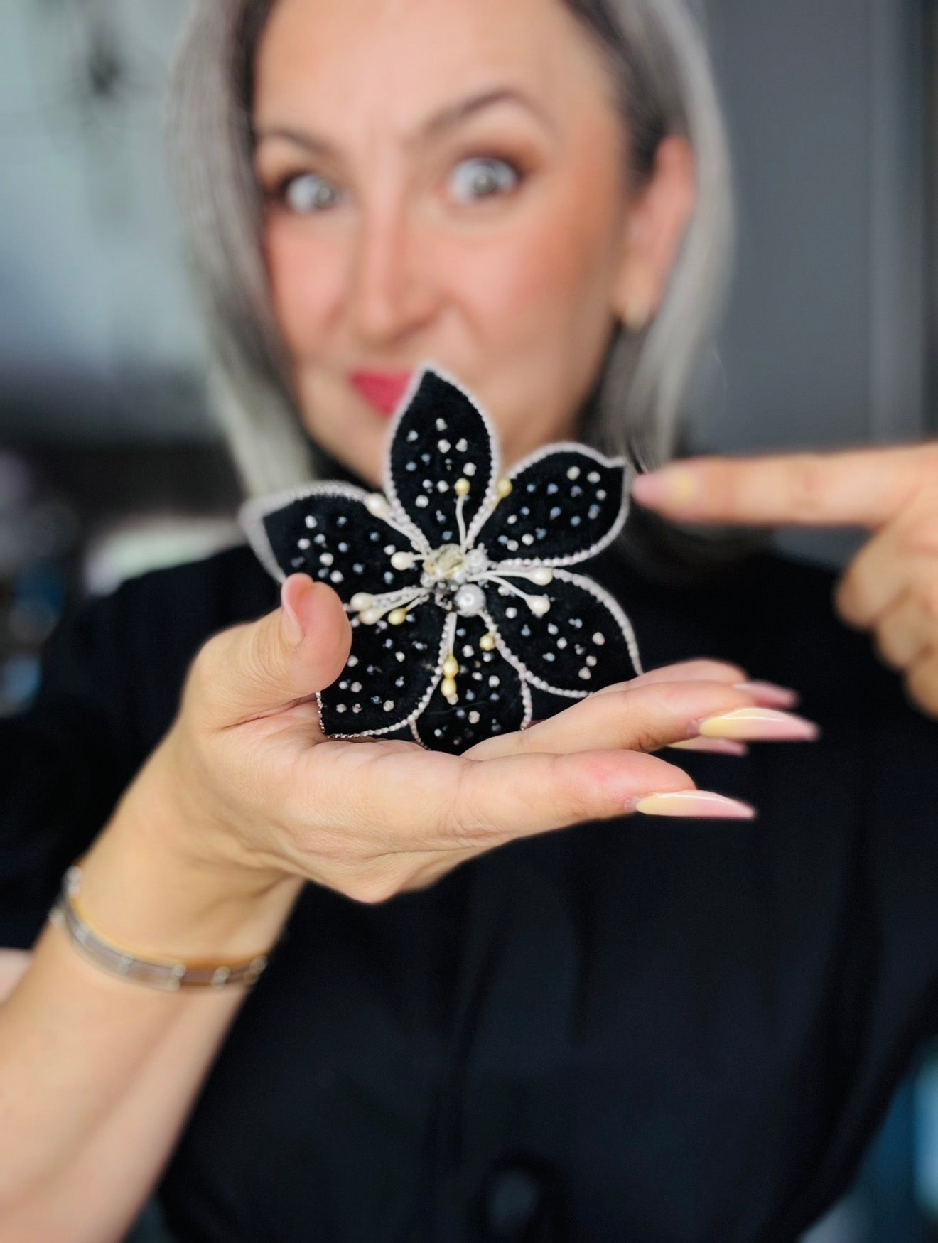 aaaBroșă ROYAL FLOWER BLACK